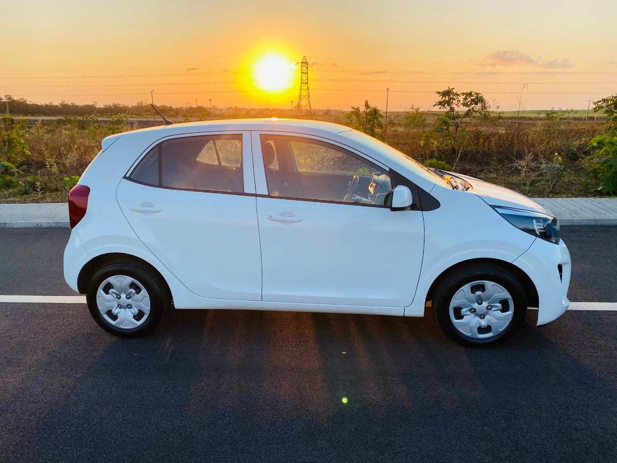 marvella-car-rental-mauritius-picanto-white-3
