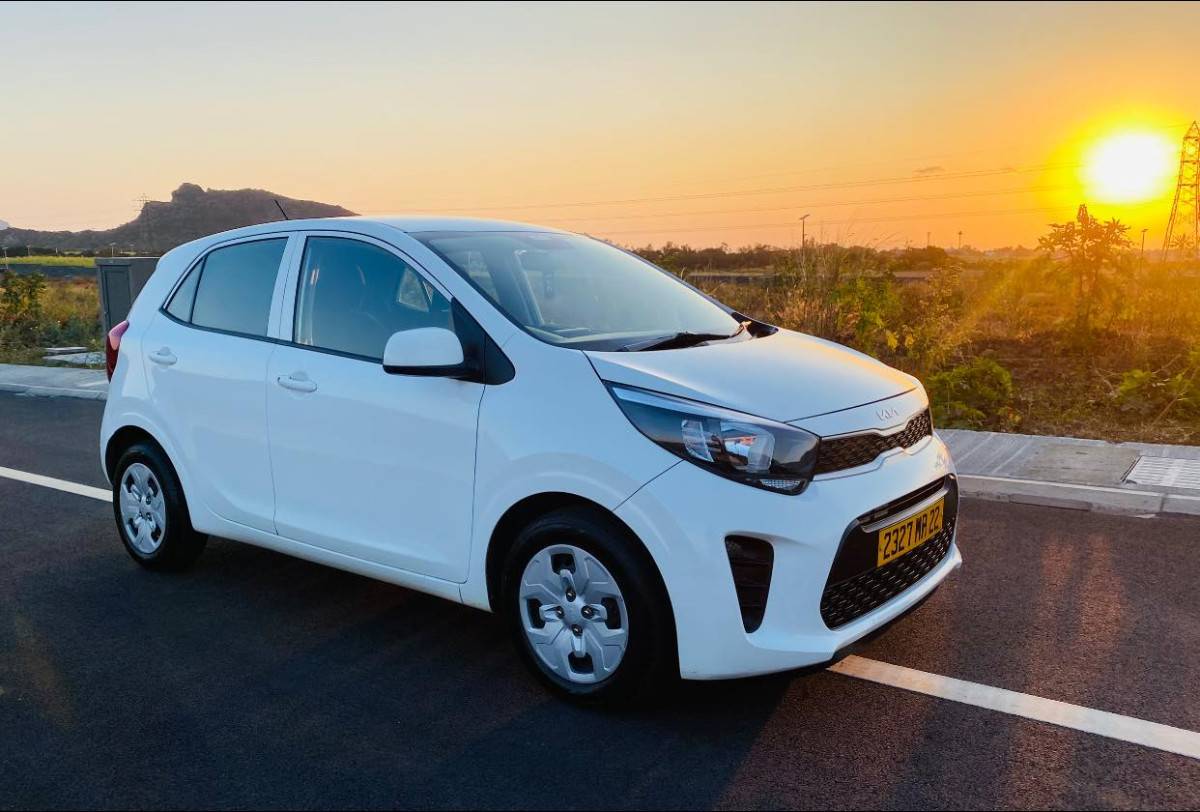 marvella-car-rental-mauritius-picanto-white-5