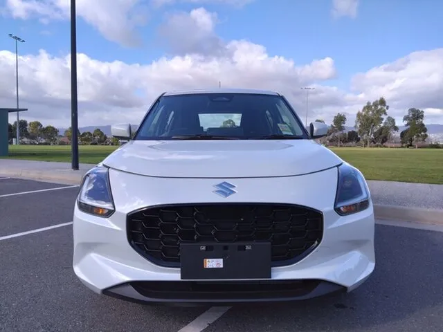 marvella-car-rental-mauritius-suzuki-swift-white-2