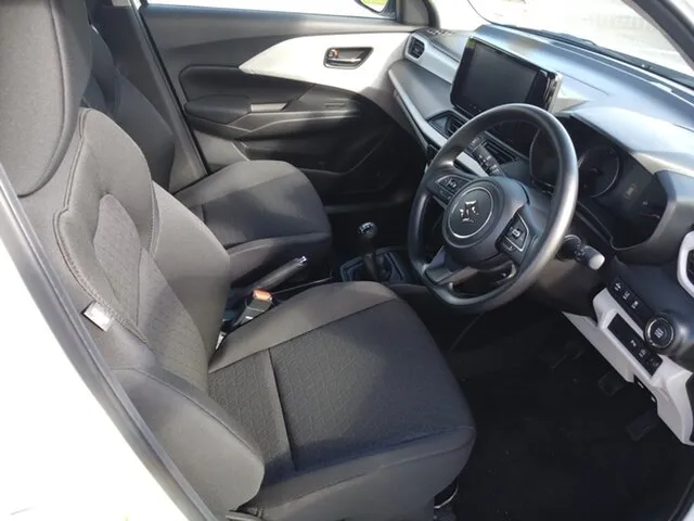 marvella-car-rental-mauritius-suzuki-swift-white-5