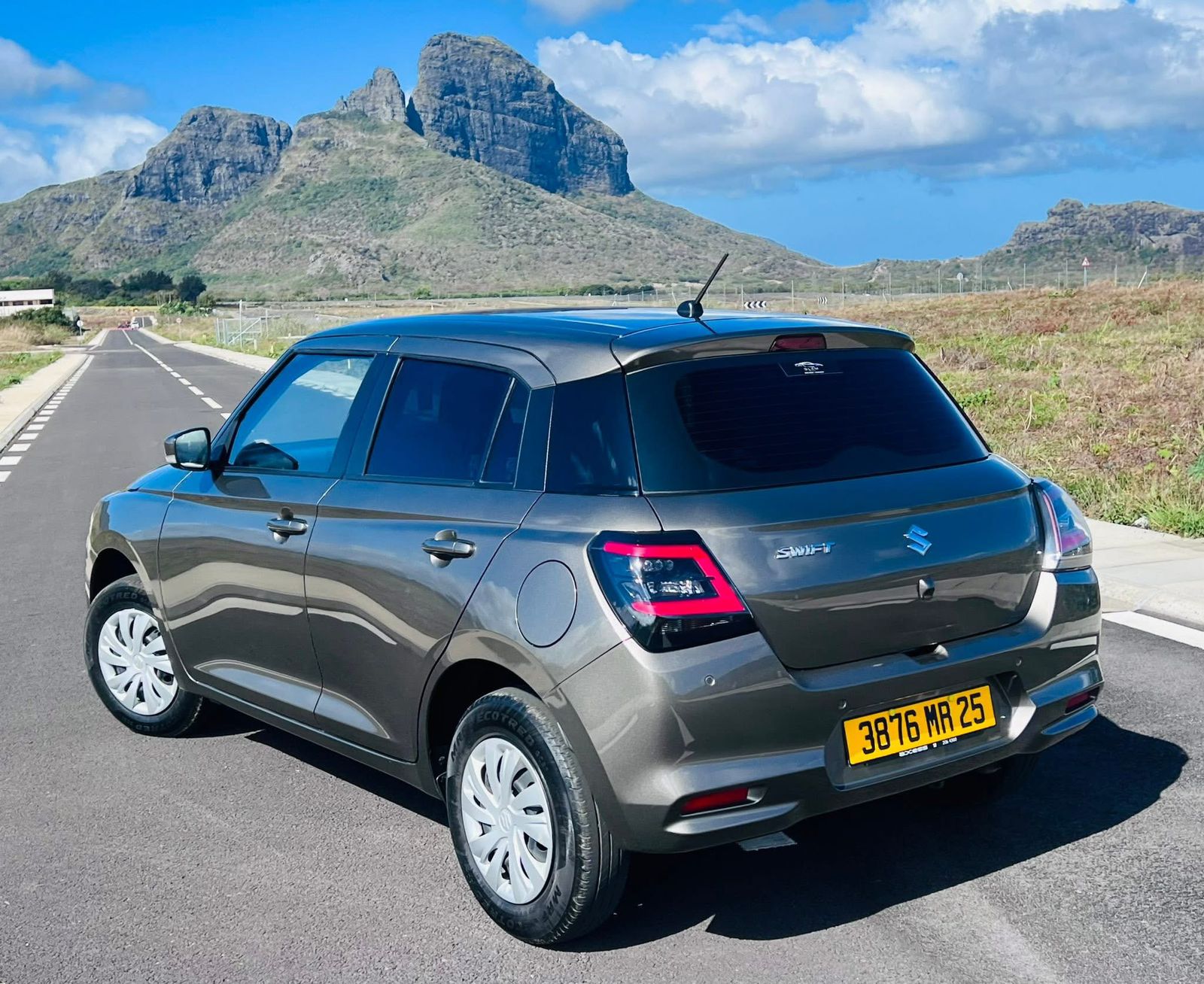 marvella-car-rental-mauritius-suzuki-swift-rental-3